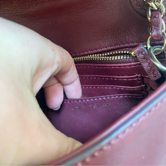 Tory Burch burgundy maroon, red Fleming bag, Crossbody, gold chain - Picture 7 of 13